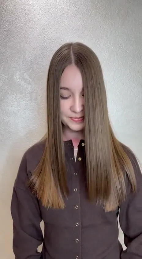 Lesklé dlouhé hnědé vlasy — video ze salonu Newtone Brno