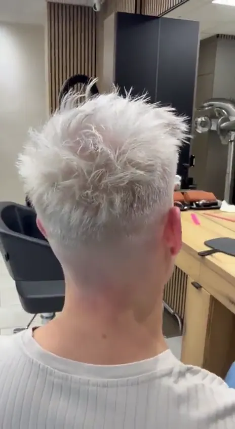 Pánský platinový crop — video ze salonu Newtone Brno