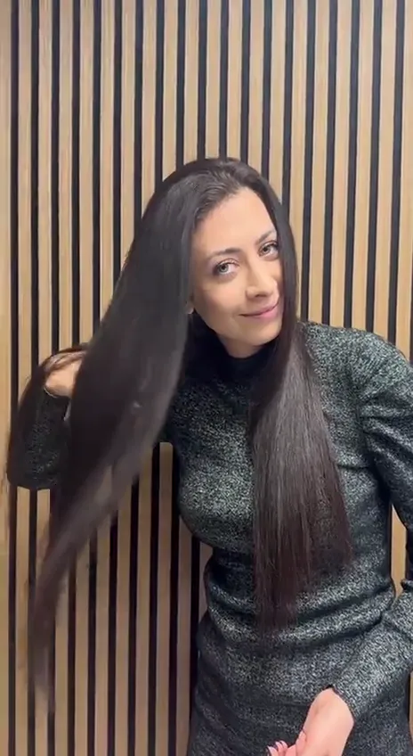 Extrémně dlouhé tmavé vlasy — video ze salonu Newtone Brno