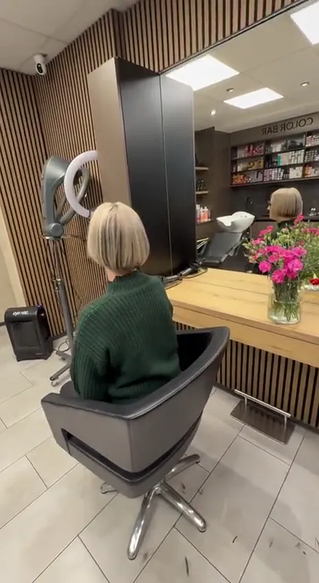 Salon Newtone: klientka v křesle — video ze salonu Newtone Brno