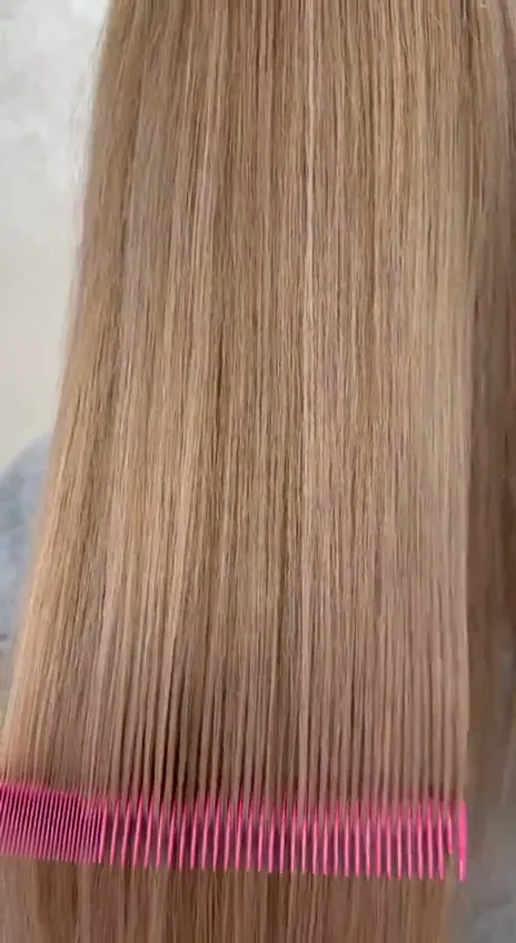 Česání hladkých bronde vlasů — video ze salonu Newtone Brno
